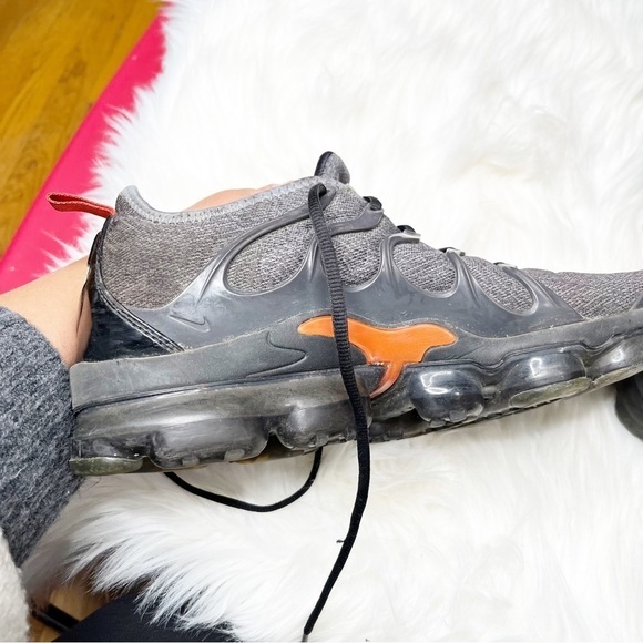 Nike Airmax Vapormax Plus Cool Gray Team Orange Sneakers Size 10.5 Running - Picture 15 of 15